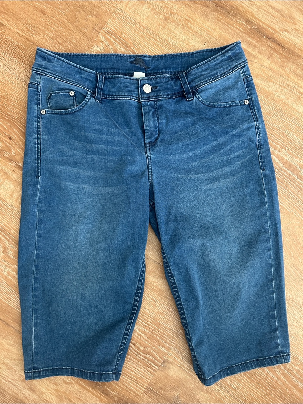 Tommy Bahama Blue Denim clam Digger /Bermuda Shorts